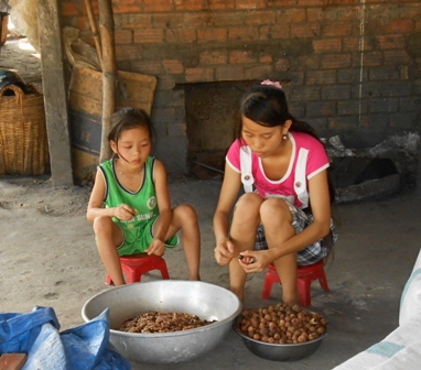 &ldquo;T&ocirc;i đ&atilde; sẵn s&agrave;ng chết, chỉ thương 3 đứa nhỏ mồ c&ocirc;i, thất học!&rdquo; 2