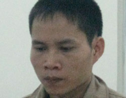 Cứa cổ người t&igrave;nh v&igrave; bị t&aacute;t trước đ&aacute;m đ&ocirc;ng 1