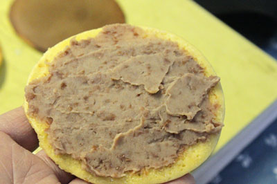 Tự l&agrave;m b&aacute;nh r&aacute;n Doraemon ngon tuyệt 13