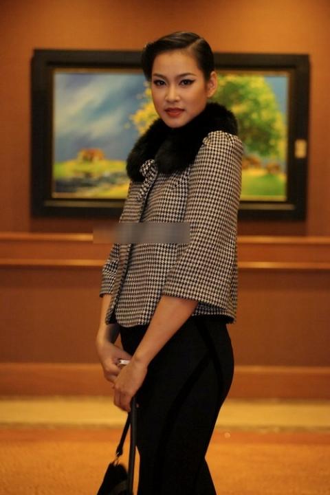 Mặc đồ họa tiết Houndstooth thanh lịch như Tăng Thanh Hà 11 Mặc đồ họa tiết Houndstooth thanh lịch như Tăng Thanh Hà 11