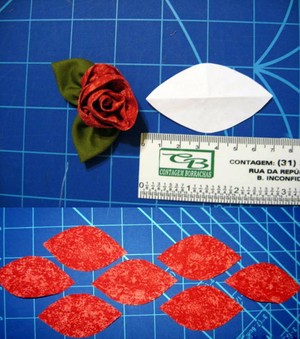 Cách làm hoa hồng vải đơn giản mà đẹp 1