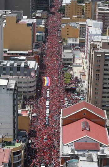 Biển người đưa tiễn Hugo Chavez 6
