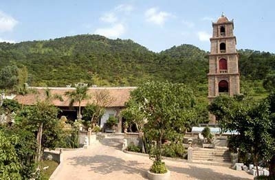 Những biệt phủ ho&agrave;nh tr&aacute;ng v&agrave; huyền b&iacute; ở Việt Nam 3