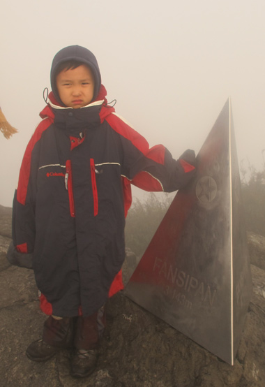 Mới 6 tuổi, cậu bé Hà Nội đã chinh phục đỉnh Fansipan 1