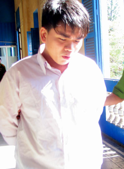 Mẹ đau đớn chứng kiến con trai giết em ruột trong cơn nghiện 2