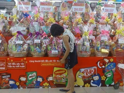 Khủng hoảng, nh&agrave; nh&agrave; &ldquo;b&oacute;p&rdquo; hầu bao đ&oacute;n Tết 1