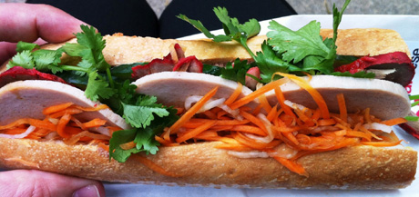 B&aacute;nh m&igrave; "kiểu" Việt Nam đắt kh&aacute;ch T&acirc;y 5