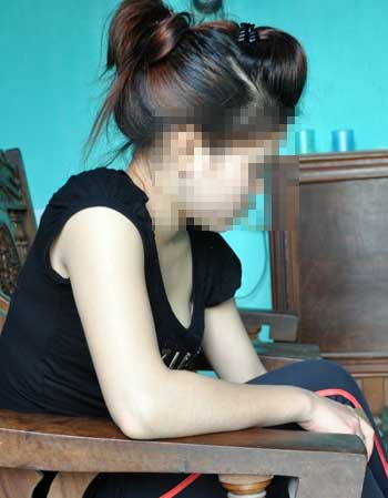 Trải l&ograve;ng của c&ocirc; g&aacute;i 3 lần v&agrave;o nh&agrave; chứa 1