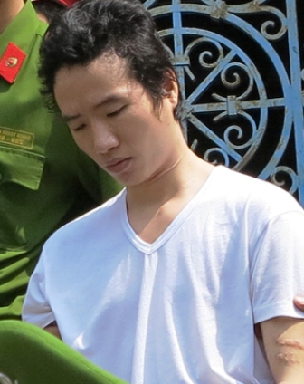"M&acirc;y mưa" xong s&aacute;t hại man rợ g&aacute;i mại d&acirc;m 1
