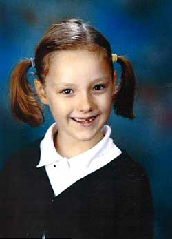 Ng&atilde; nhẹ tr&ecirc;n s&acirc;n trường, nữ sinh mất mạng 1