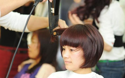 Cận Tết, dịch vụ &ldquo;t&uacute;t sắc&rdquo; đếm tiền mỏi tay 1