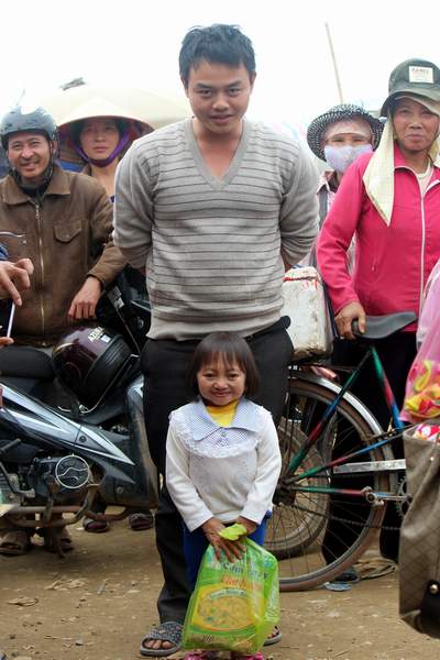 'Người t&iacute; hon' g&acirc;y x&ocirc;n xao ở lễ hội ch&ugrave;a B&aacute;i Đ&iacute;nh 1