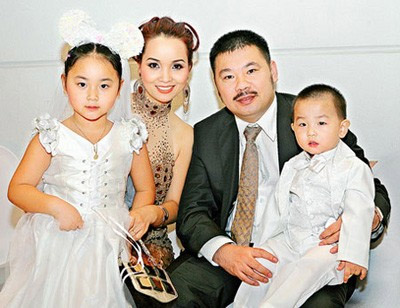 Showbiz Việt: Những cặp đ&ocirc;i "chồng thấp vợ cao" 10