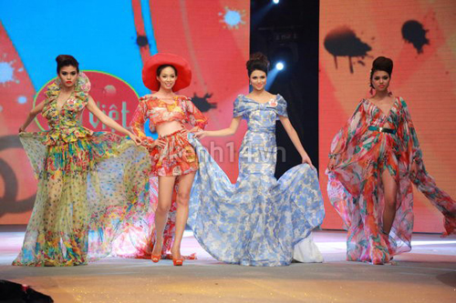 Sao Việt đua nhau ra dòng sản phẩm thời trang riêng 27