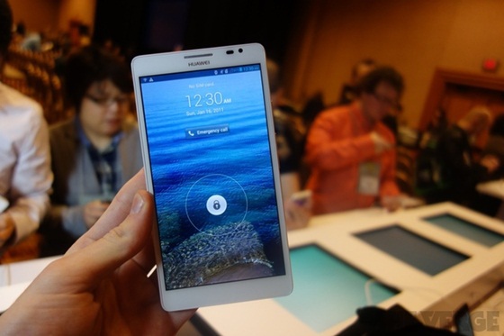 Huawei công khai chê bai Samsung và Apple tại CES 2013 2