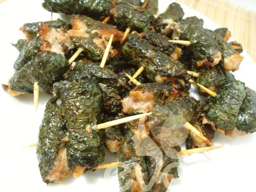 Thịt cuộn l&aacute; t&iacute;a t&ocirc; ngon lạ 6