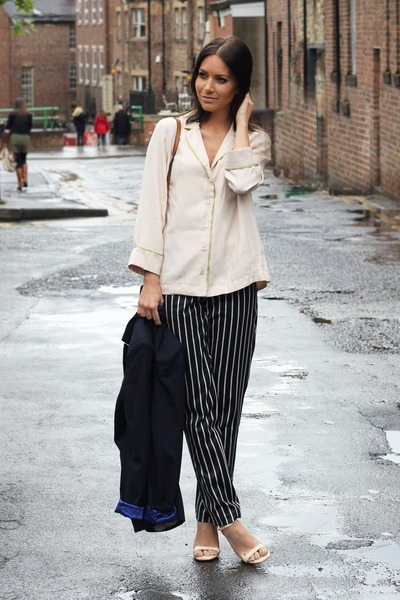 Áo kẻ Zara làm "điêu đứng" chân dài Việt 21