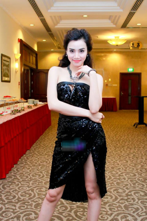 Những sao Việt hợp nhất với trang phục kim sa 1