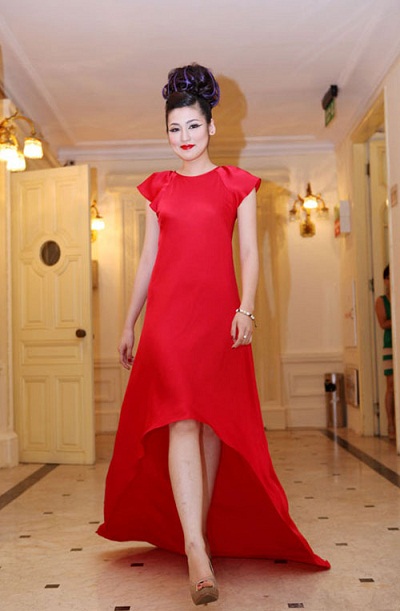 C&ugrave;ng sao Việt diện đầm đỏ rực s&aacute;ng tiệc cuối năm 2