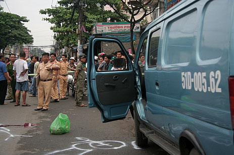 Th&ecirc;m một phụ nữ chết v&igrave; mở cửa &ocirc; t&ocirc; v&ocirc; &yacute; 2