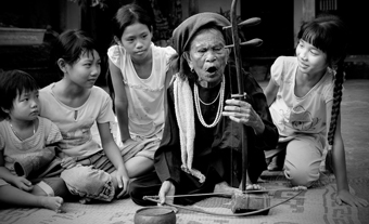 Bà Xẩm Hà Thị Cầu rũ nợ trần gian... 1 Bà Xẩm Hà Thị Cầu rũ nợ trần gian... 1