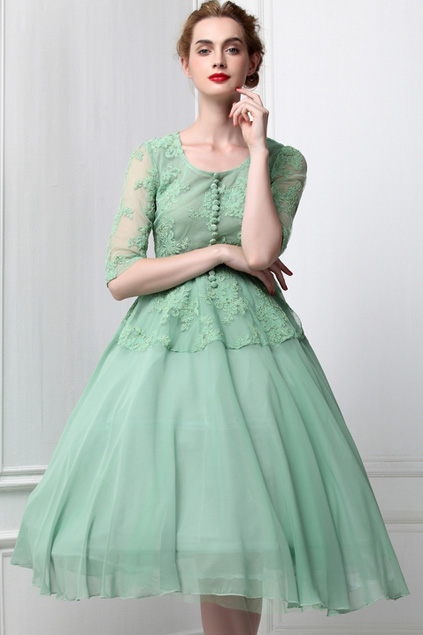 Xinh đẹp bất ngờ với v&aacute;y x&ograve;e cổ điển 7