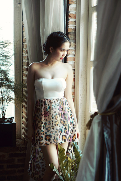 Chọn v&aacute;y Tết c&ugrave;ng Ngọc Trinh 9