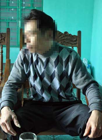 Cha giả kh&aacute;ch l&agrave;ng chơi cứu con khỏi ổ mại d&acirc;m 1