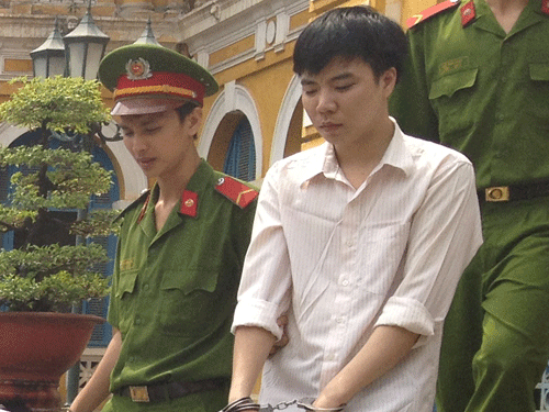 Đau lòng đi khám bệnh bé gái 3 tuổi bị hiếp dâm 1