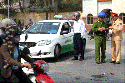 Người đ&agrave;n &ocirc;ng hai lần bị &ocirc; t&ocirc; t&ocirc;ng trong v&ograve;ng 1 giờ 1