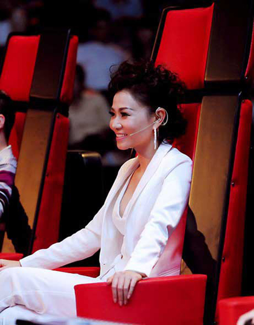 H&agrave; Tăng "đọ" style menswear với H&agrave; Hồ, Thanh Hằng 25