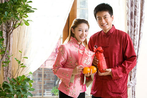Dâu mới mừng tuổi bố mẹ chồng 200 nghìn có "ê mặt"? 2