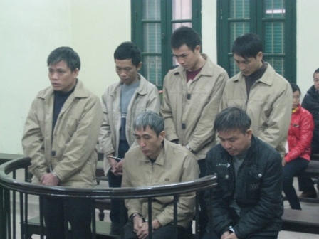 V&agrave;o t&ugrave; v&igrave;&hellip; trả th&ugrave; cho ch&oacute; 1