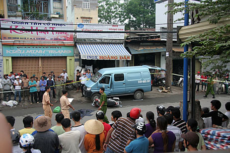 Th&ecirc;m một phụ nữ chết v&igrave; mở cửa &ocirc; t&ocirc; v&ocirc; &yacute; 1