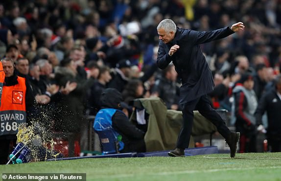 1543355846744lcgalleryimagesoccerfootballchampions1543357571080313587681d02b1effa3cp.jpg