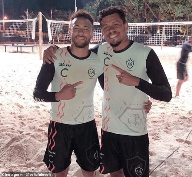158587727231829neymarleftposeswithprofessionalbeachfootballplayerbelloa69156274681148715628171499611443531797db60867241cp.jpg