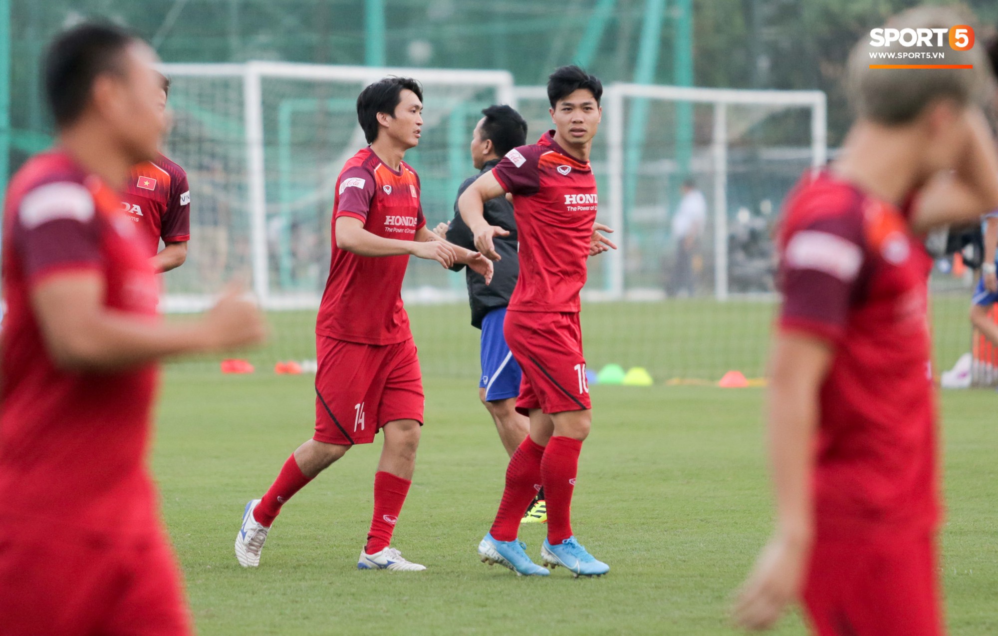 2019107tuyenvietnamtapluyen171570453375214177529399163bf048966cp.jpg