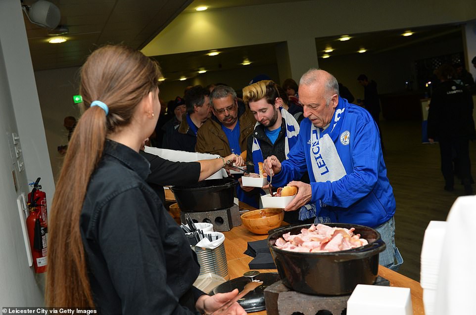57229326349201leicesterfansweregivenfreebreakfastintributetolateownea501541253695450154125701206091188777684617894c3cp.jpg