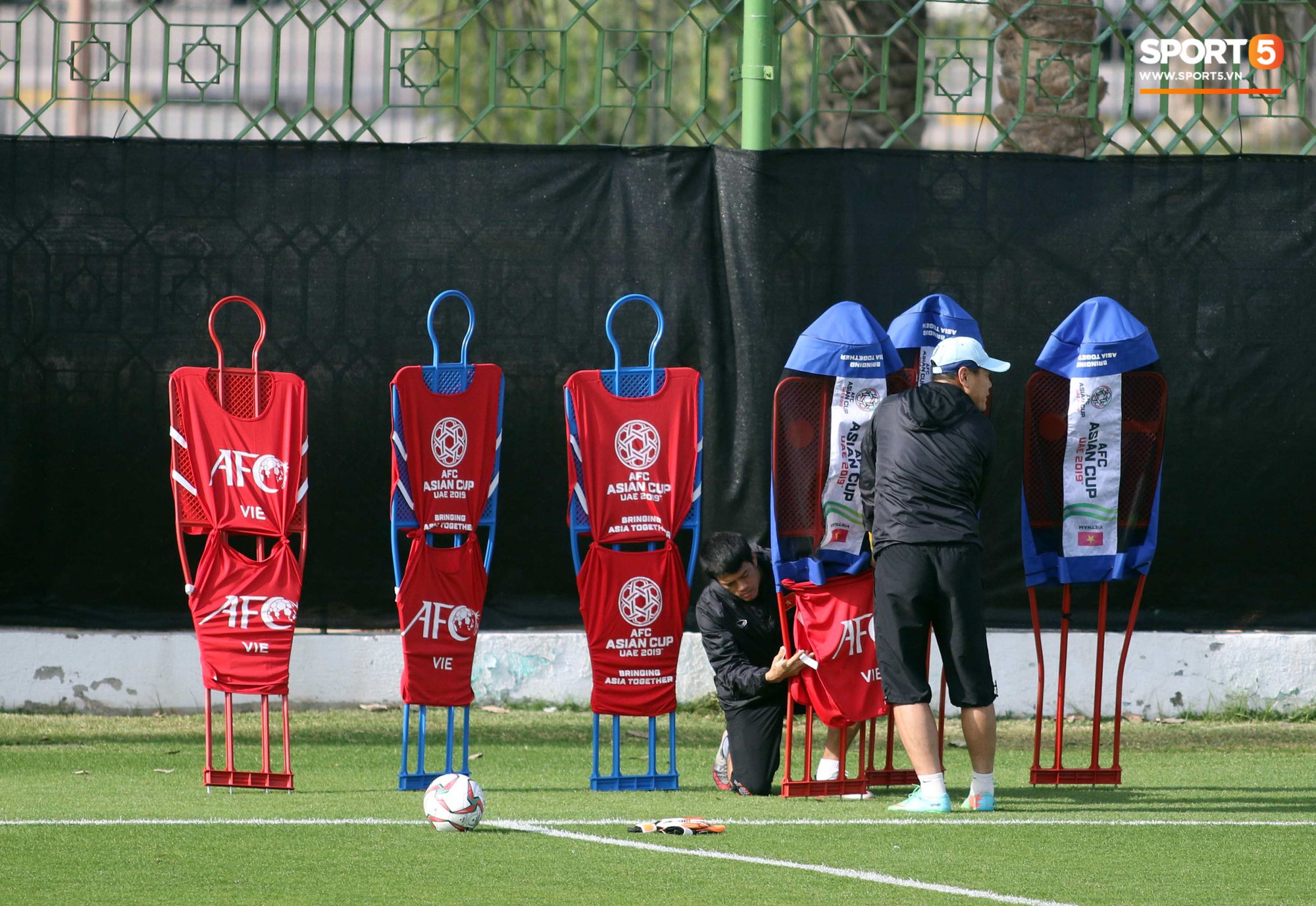 doituyeniranasiancup2019101515471882338641462621271ddb518210ecp.jpg