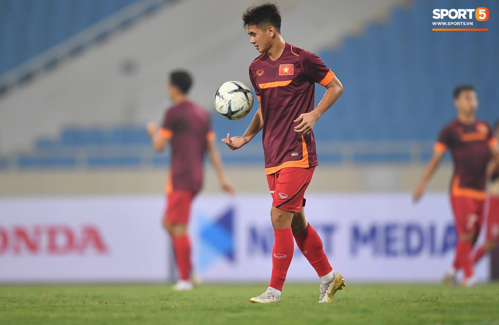 tuyenvietnam091020192157062848978715419720267086420483cp.jpg