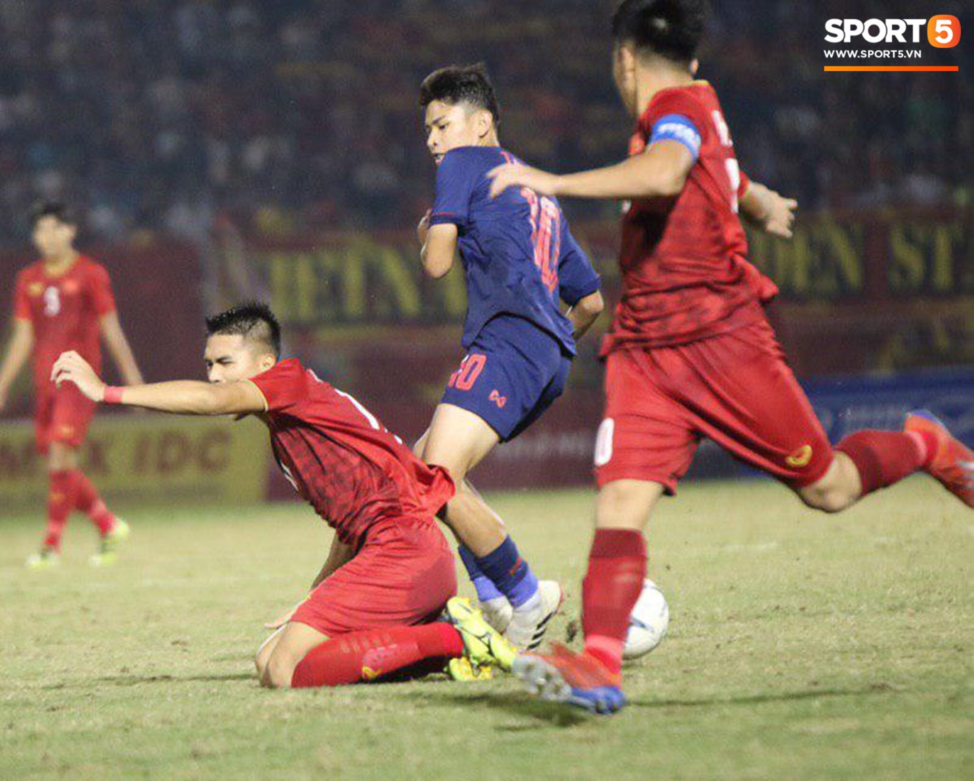 u18vietnamvsu18thailan13156570556320110380567803c7265832acp.jpg