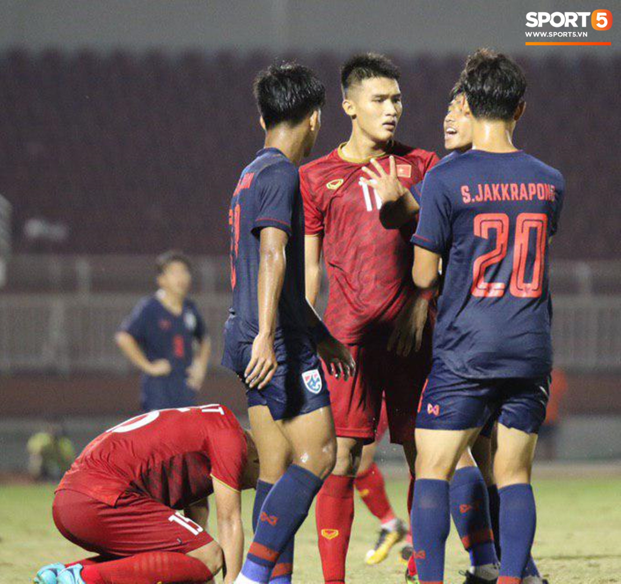 u18vietnamvsu18thailan2156570556315769029814039799265e3cp.jpg