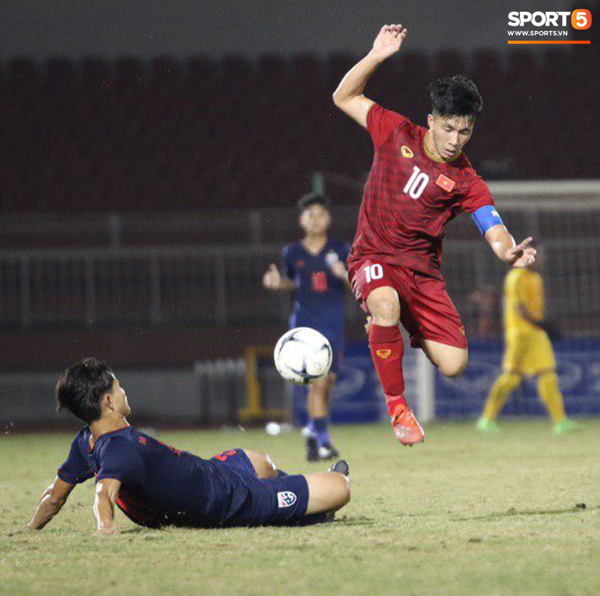 u18vietnamvsu18thailan3156570556315920834318170ba1812a1cp.jpg