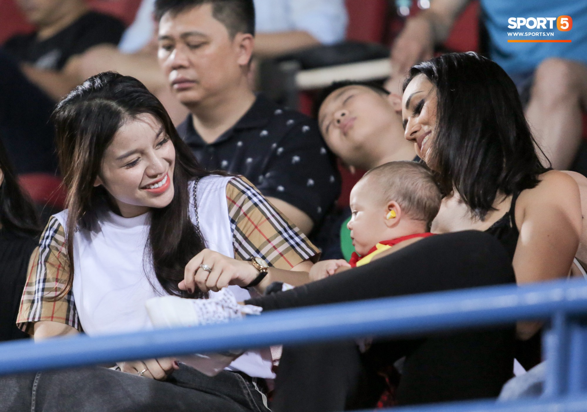 viettelslnavong8vleague2019231557081482935495355030dd35e5f259cp.jpg