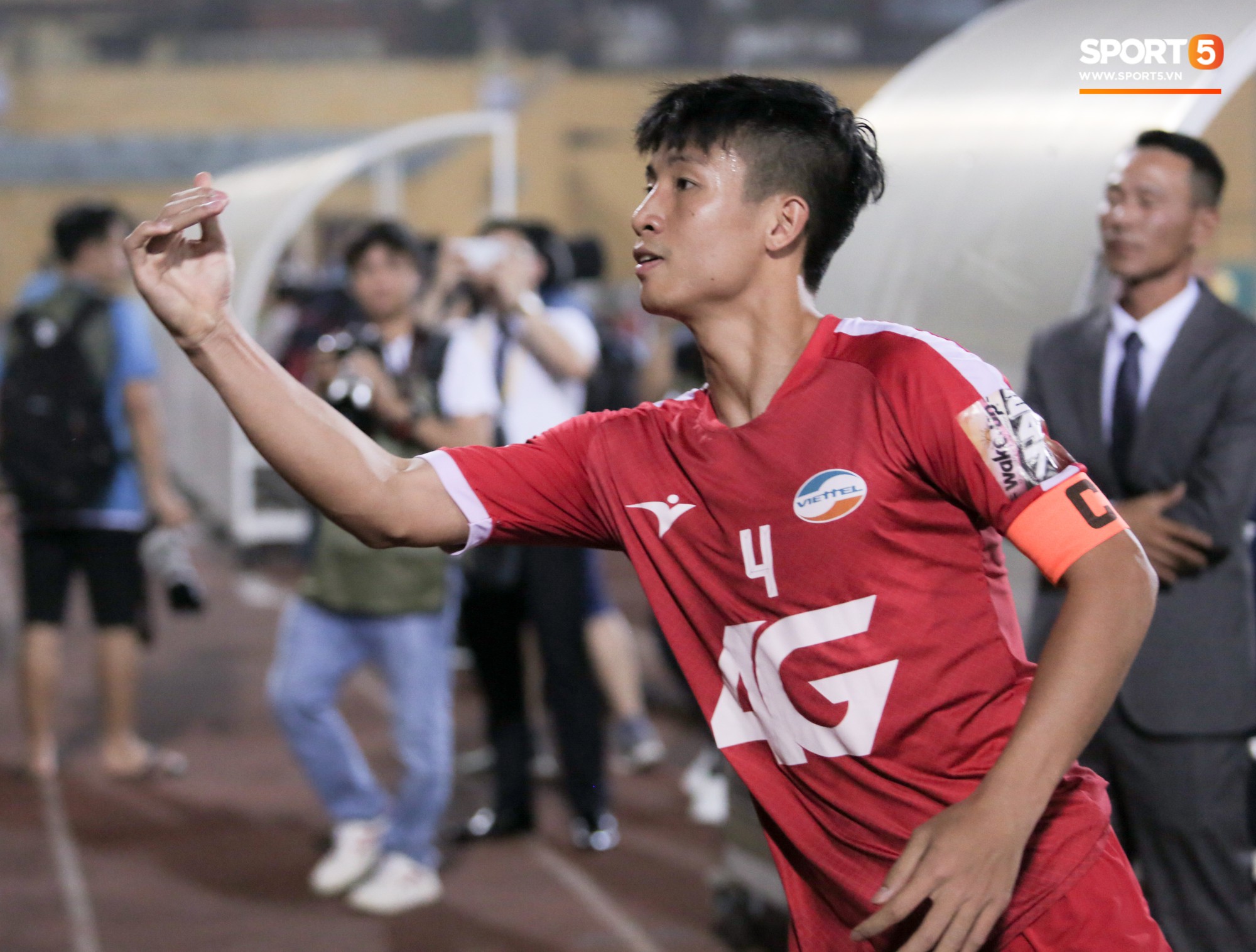 viettelslnavong8vleague2019291557081502858598178757e4c03b0159cp.jpg