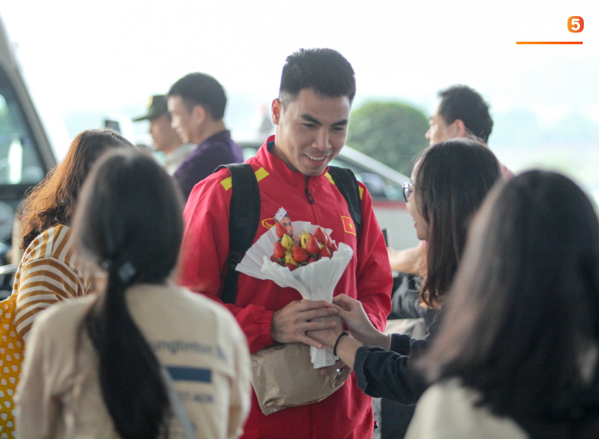 xuantruonghopbao2412201831545875315594504124181bd7eeb8266cp.jpg