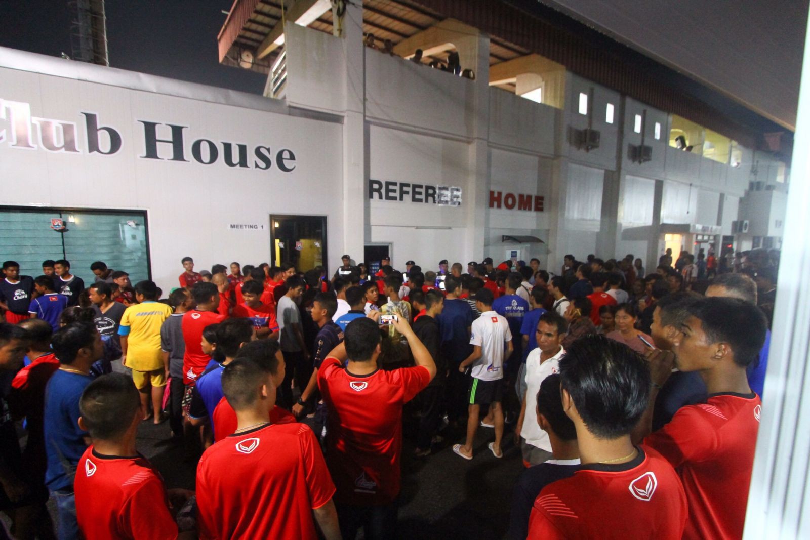 buriramunited101565573139120123950449c60d32a348cp.jpg