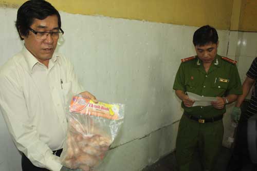 Thực phẩm hết hạn "tấn c&ocirc;ng" Tết 7