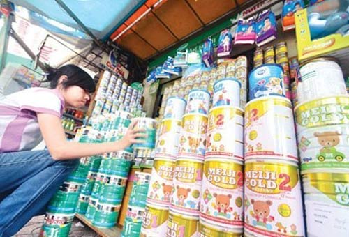 Bị lừa đảo, rủ nhau tẩy chay sữa ngoại 1