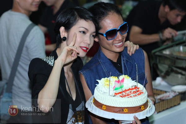 Tr&uacute;c Diễm tập bay, Ho&agrave;ng Th&ugrave;y lộ mặt mụn tập dượt chương tr&igrave;nh 14